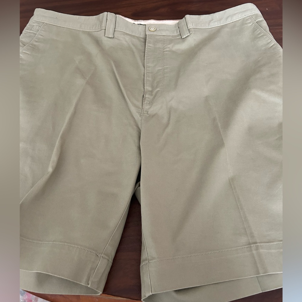 Hathaway like new men’s khaki shorts size 42